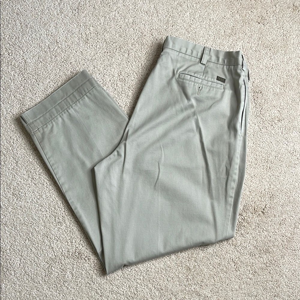 Izod Cream Chinos with Soft Texture and Relaxed Fit (42x32)